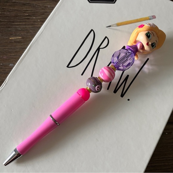 Disney Doorables: Tangled: Repunzel handmade beaded pen - Picture 2 of 3